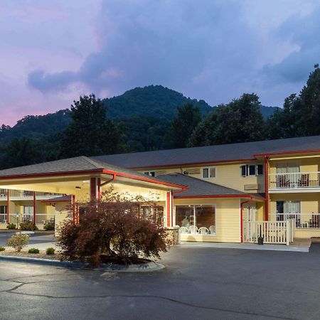 Ramada By Wyndham Maggie Valley Hotel Exterior photo