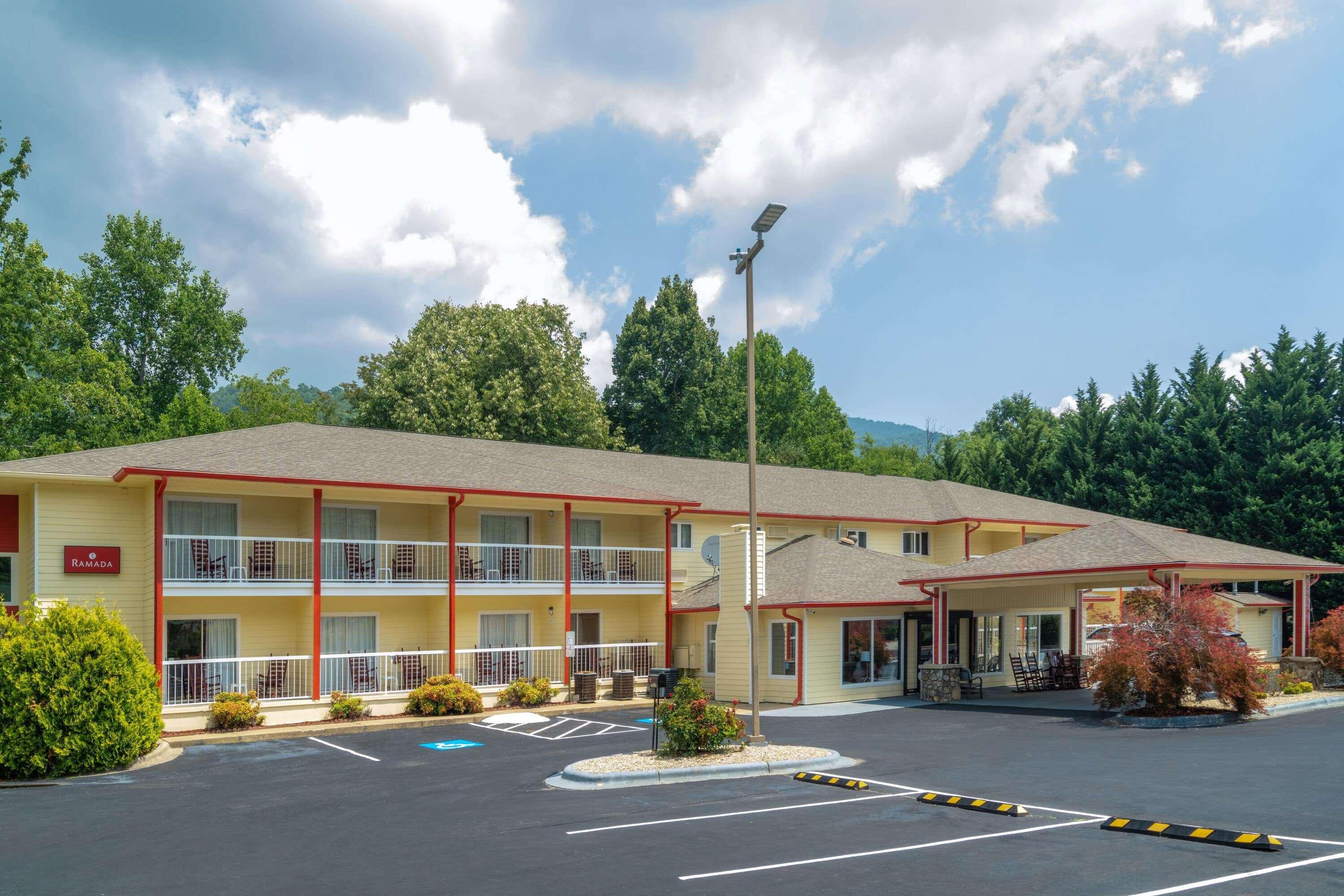 Ramada By Wyndham Maggie Valley Hotel Exterior photo