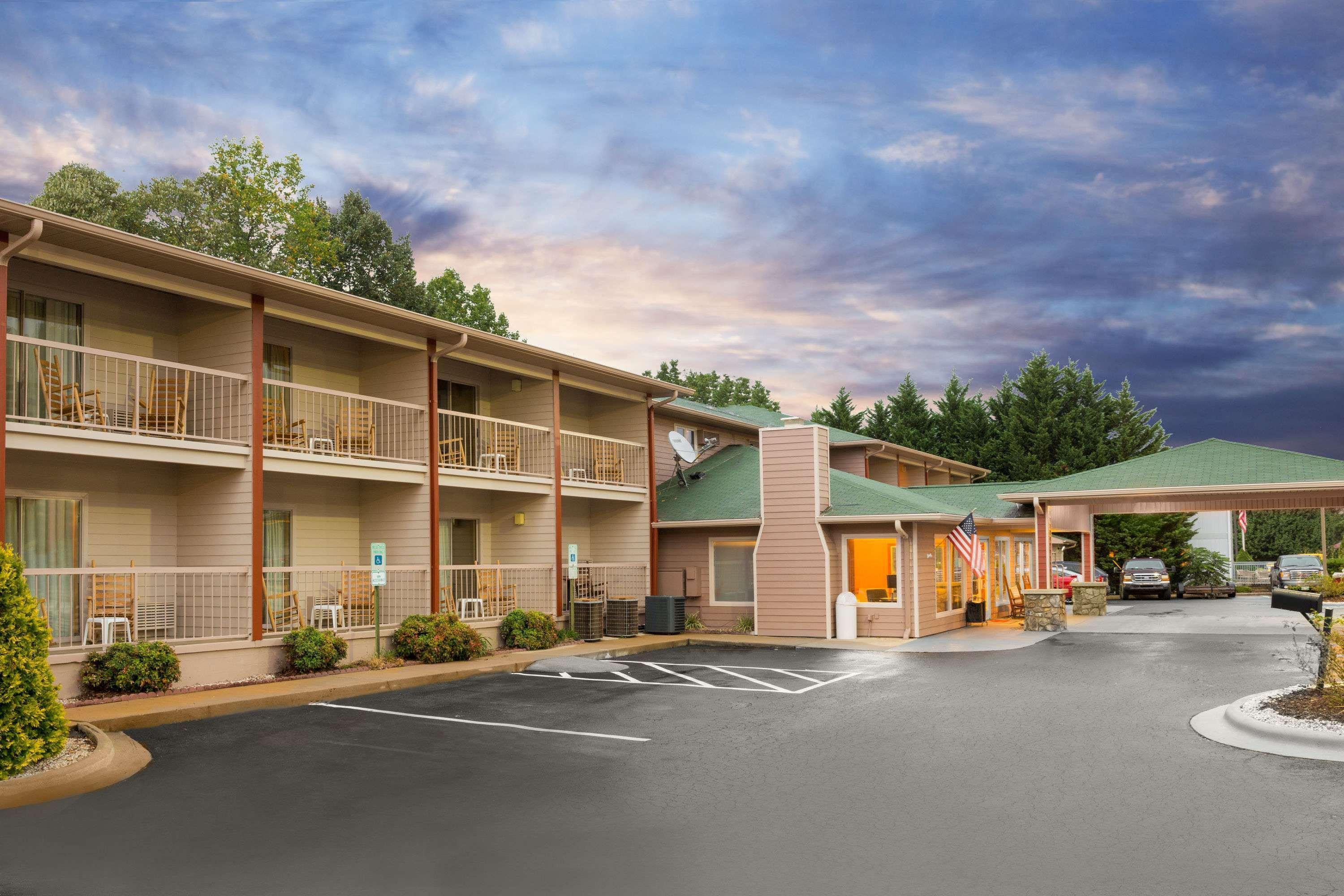 Ramada By Wyndham Maggie Valley Hotel Exterior photo